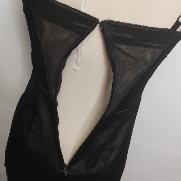 Guess satin and lace bodycon little black dress size 3 - Picture 9 of 16